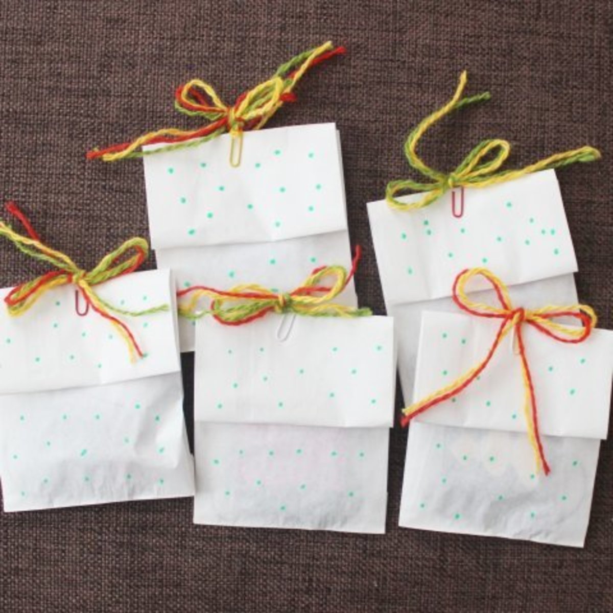 Как сделать своими руками подарочный бумажный пакет