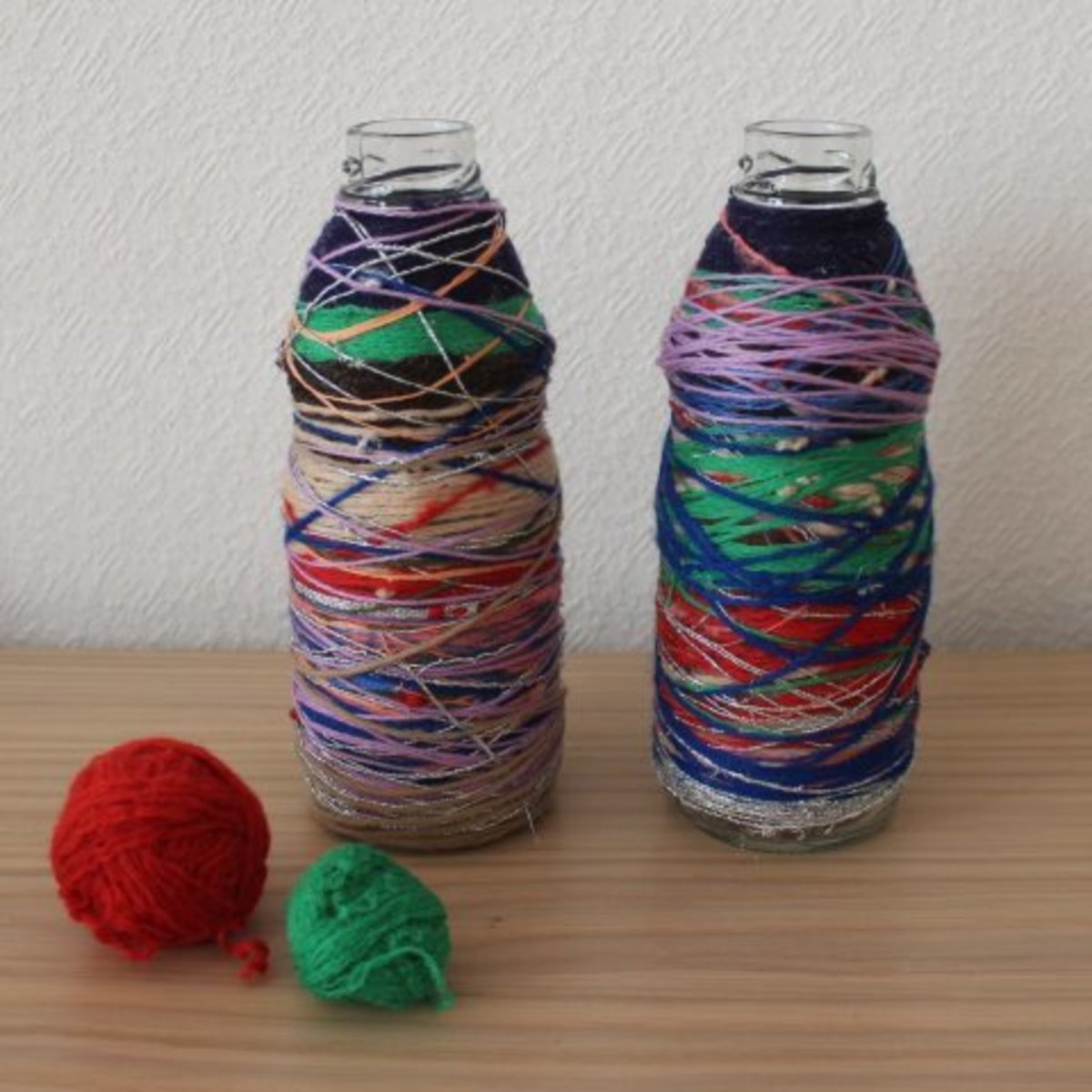 Цветной шпагат: простые идеи для декорирования бутылок и посуды из стекла