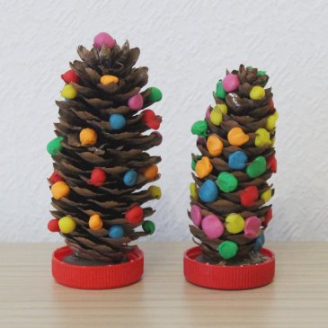Christmas Trees made of Pinecones and Plasticine 