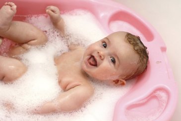 Make a photo of your baby having a bath
