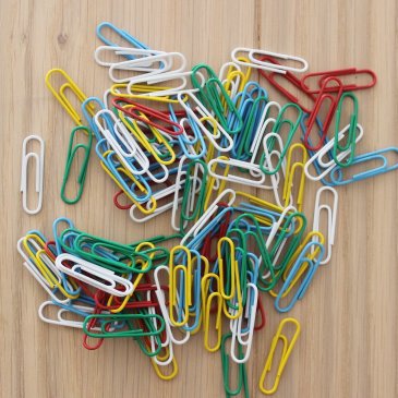 Offer your kid to play with paper clips