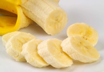 Научите ребенка резать банан