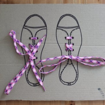 Научите ребенка завязывать шнурки