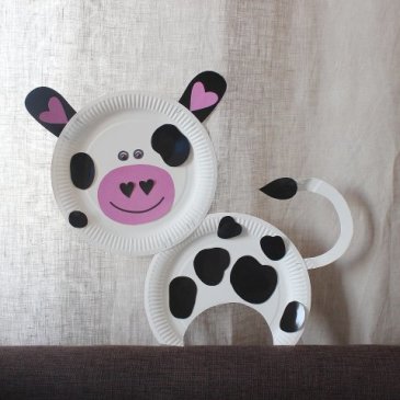 Make a bull out of a disposable plate with your kid 