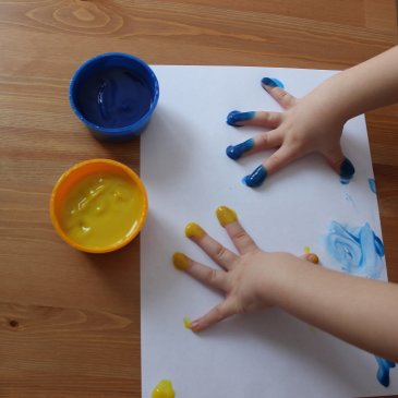 Make a picture with finger paints