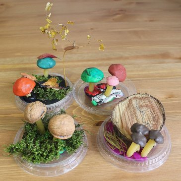 Make the craft called "The mushrooms" with your kid
