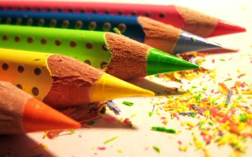 Arrange painting with watercolor pencils for your kid!