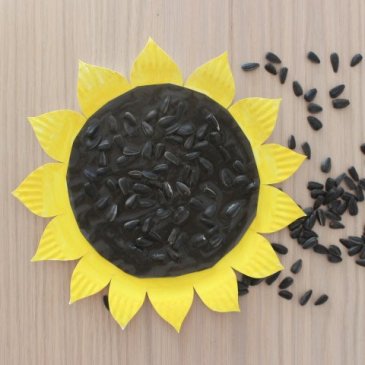 Make with your kid a sunflower of a disposable plate