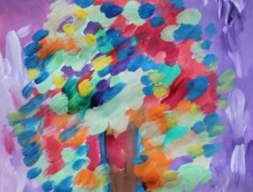 Offer your kid to paint an autumn tree