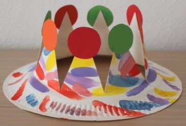 Сделайте вместе с ребенком корону из одноразовой тарелки