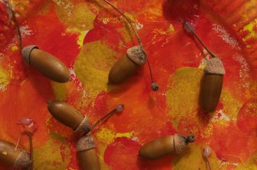 Осенний дуб из картонной тарелки