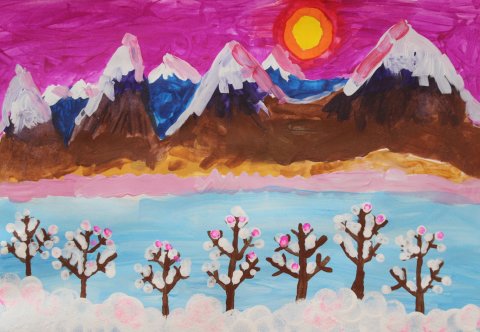 Детская картина горы со снегом и закат. Зимнее озеро и деревья