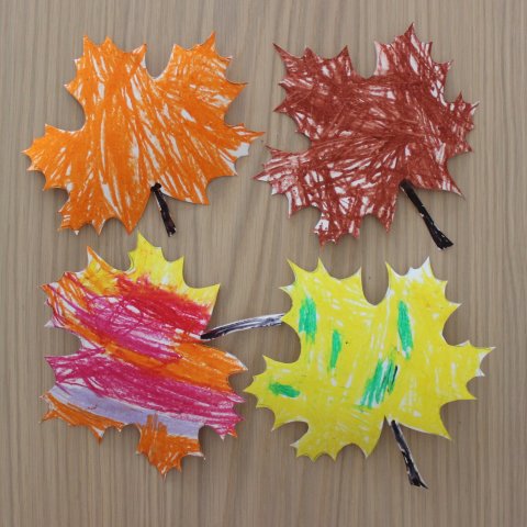 как сделать вместе с ребенком разноцветные кленовые листья из бумаги