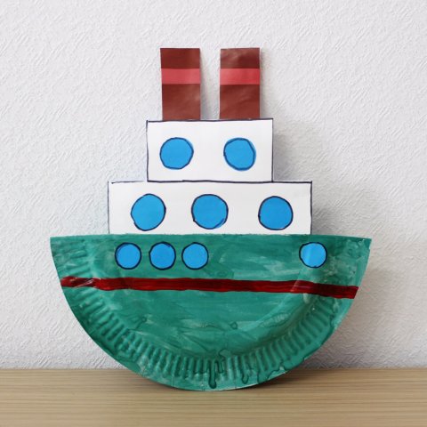 пароход из одноразовой тарелки