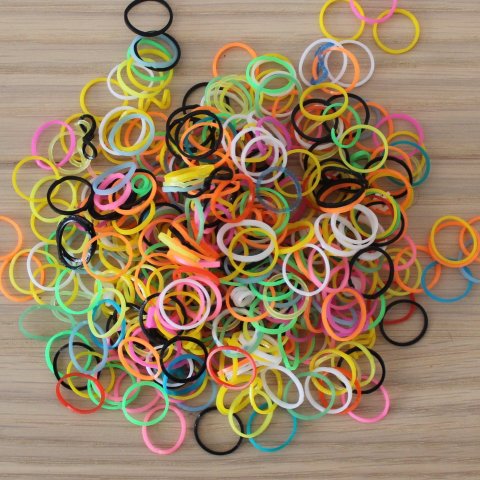 Activity picture for Weave with your kid bracelets of rubber bands in Wachanga