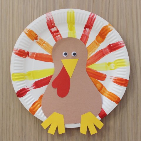 Activity picture for Make with your kid a turkey out of disposable plates in Wachanga