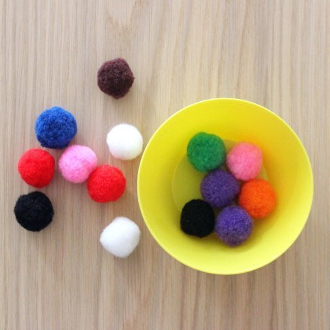 Activity picture for Play with pompons in Wachanga