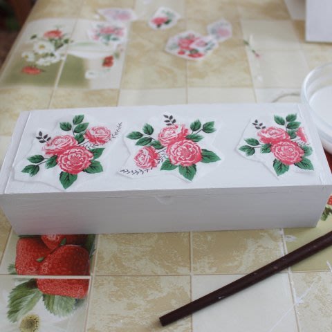 Activity picture for Make a decoupage box with your kid in Wachanga