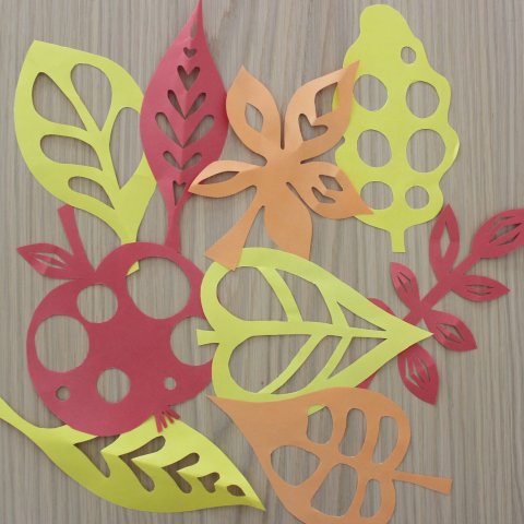 Activity picture for Fall crafts out of colored paper in Wachanga
