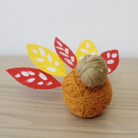 Activity picture for Make a turkey out of balls of yarn with your kid in Wachanga