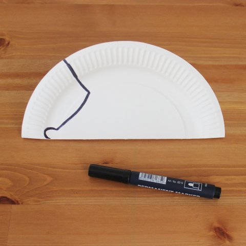 выполнение инструкции по созданию ежика из бумажной тарелки