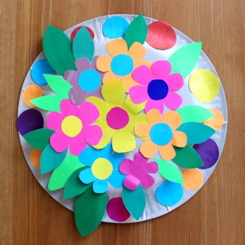 Activity picture for Craft with your kid a flower pendant in Wachanga