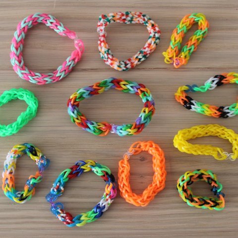 Activity picture for Weave with your kid bracelets of rubber bands in Wachanga