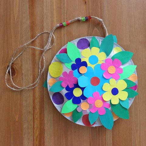 Activity picture for Craft with your kid a flower pendant in Wachanga