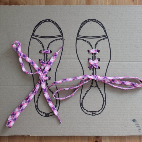 Картинка к занятию Научите ребенка завязывать шнурки в Wachanga