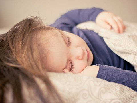 ребенок спит лайфхак как научить ребенка засыпать без слез