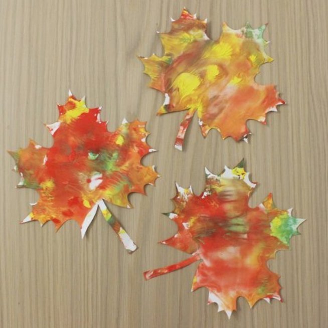 Украсьте вместе с ребенком комнату листьями 