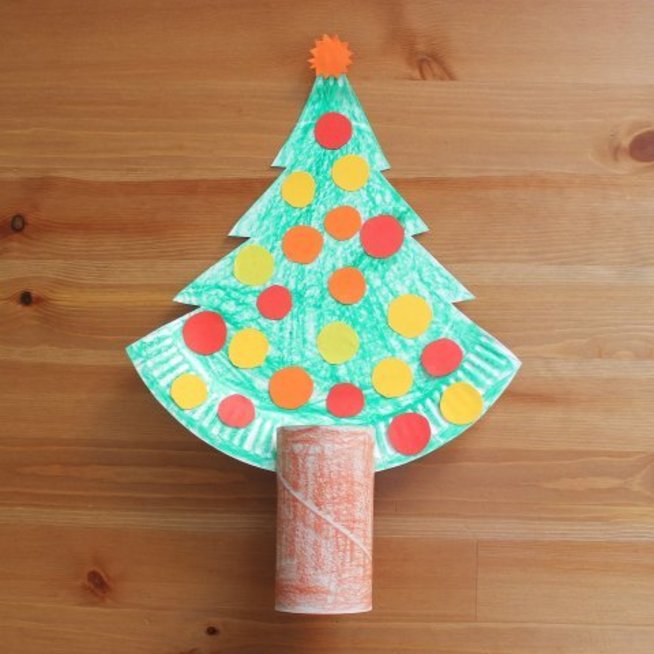 Make a Christmas tree out of a disposable plate