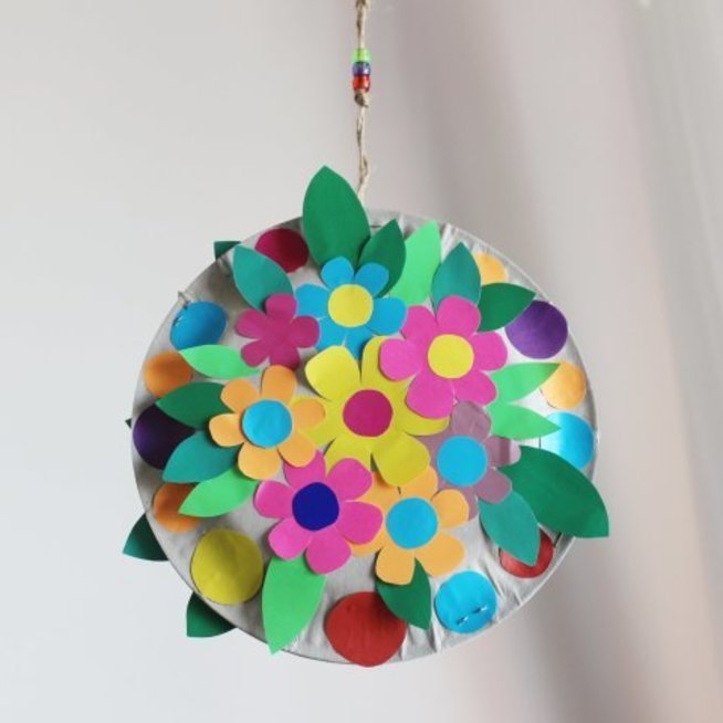 Craft with your kid a flower pendant