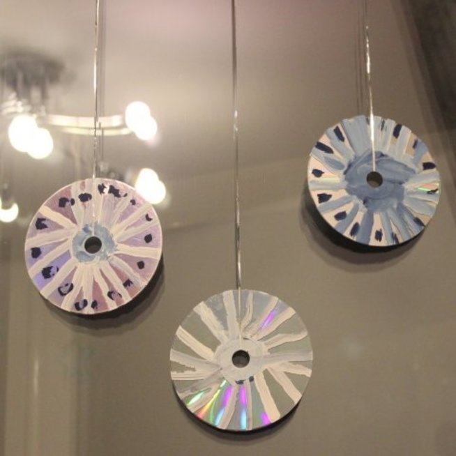 Christmas Ornaments out of old CDs 