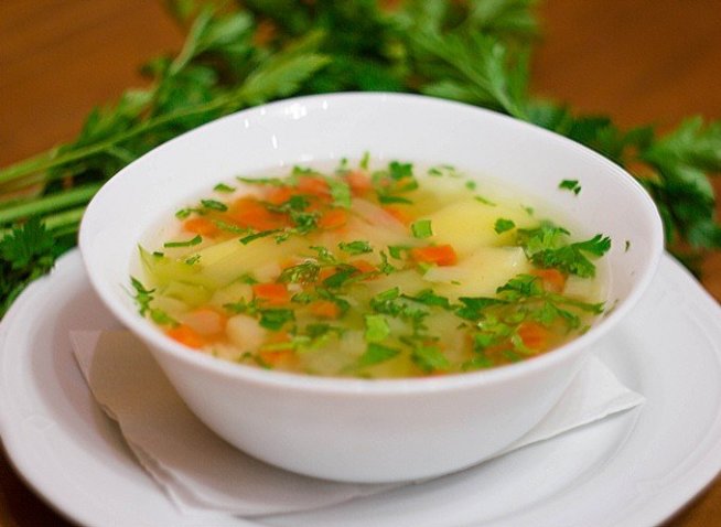 Вегетарианский суп с овощами и рисом 