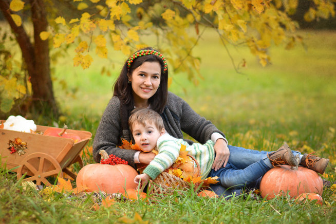 Arrange an autumn family photosession