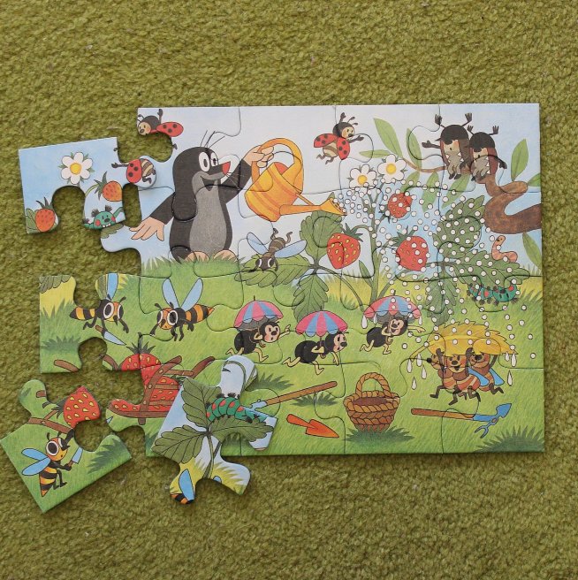 Arrange collecting puzzles with your kid!