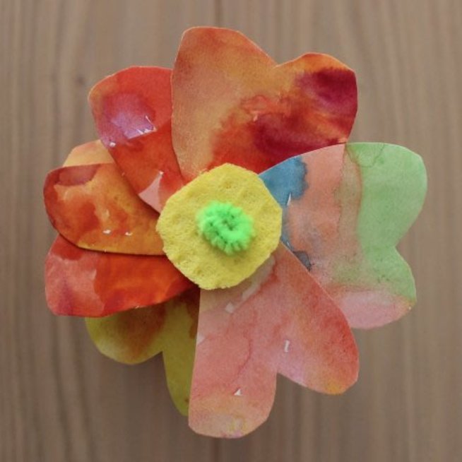 Make with your kid bouquet of paper flowers