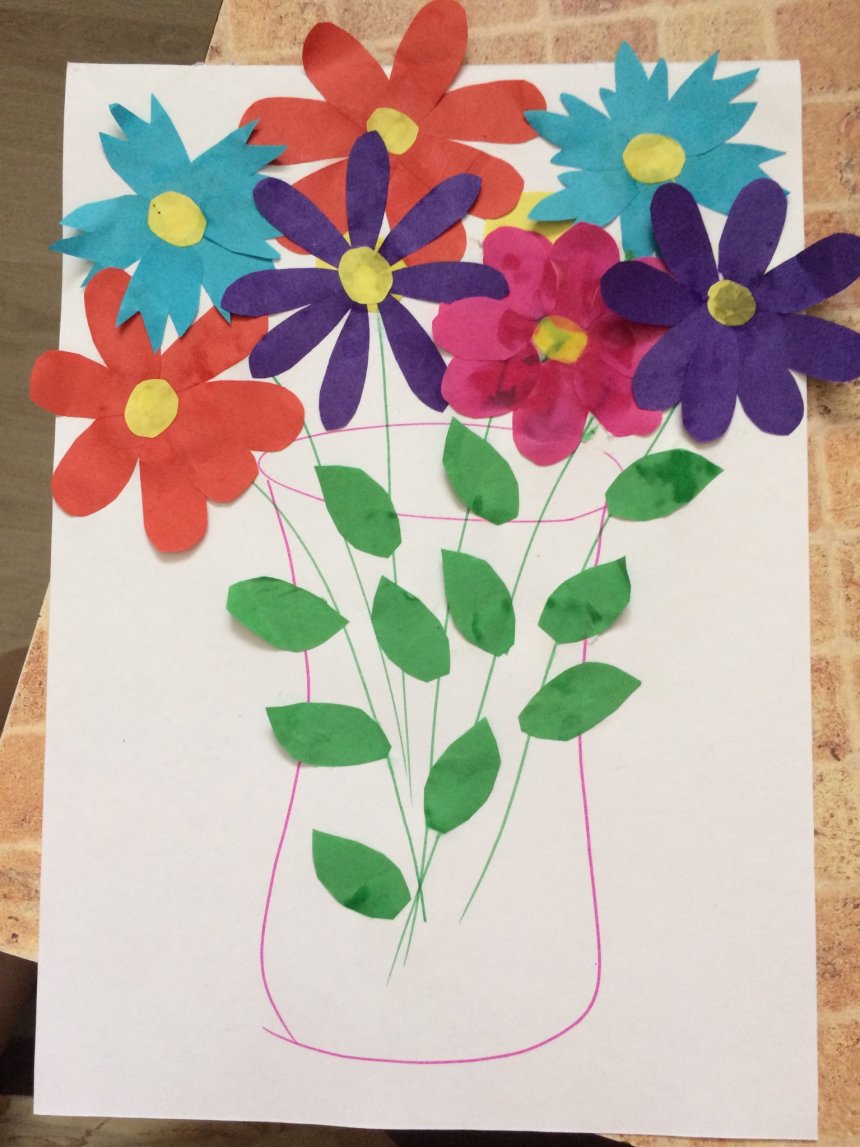 Аппликация цветы для мамочки. Аппликация.цветы. Букет цветовмаппликация. Весенние цветы из цветной бумаги. Ваза с цветами из цветной бумаги.